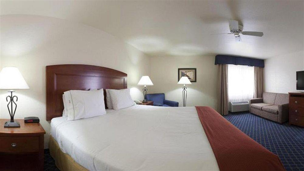 Holiday Inn Express Tucson-Airport By Ihg Exterior photo