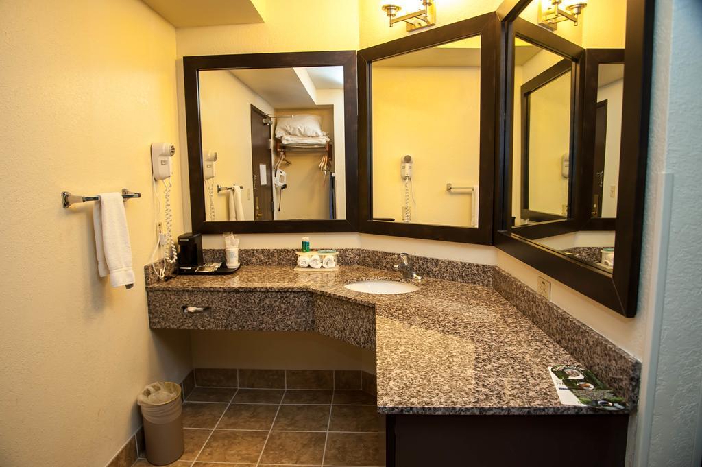 Holiday Inn Express Tucson-Airport By Ihg Exterior photo