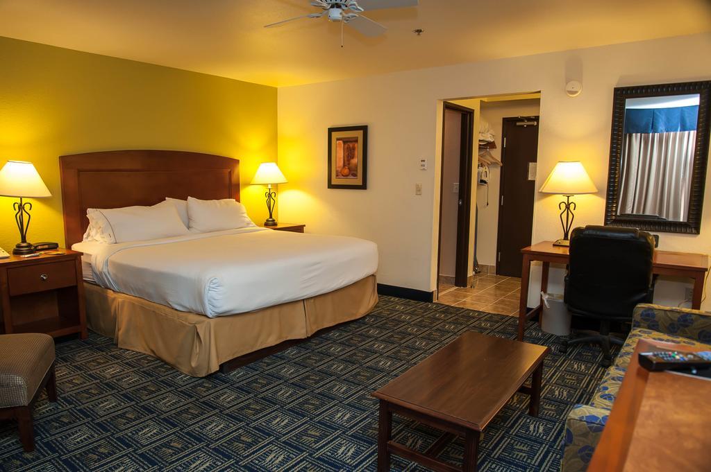 Holiday Inn Express Tucson-Airport By Ihg Exterior photo