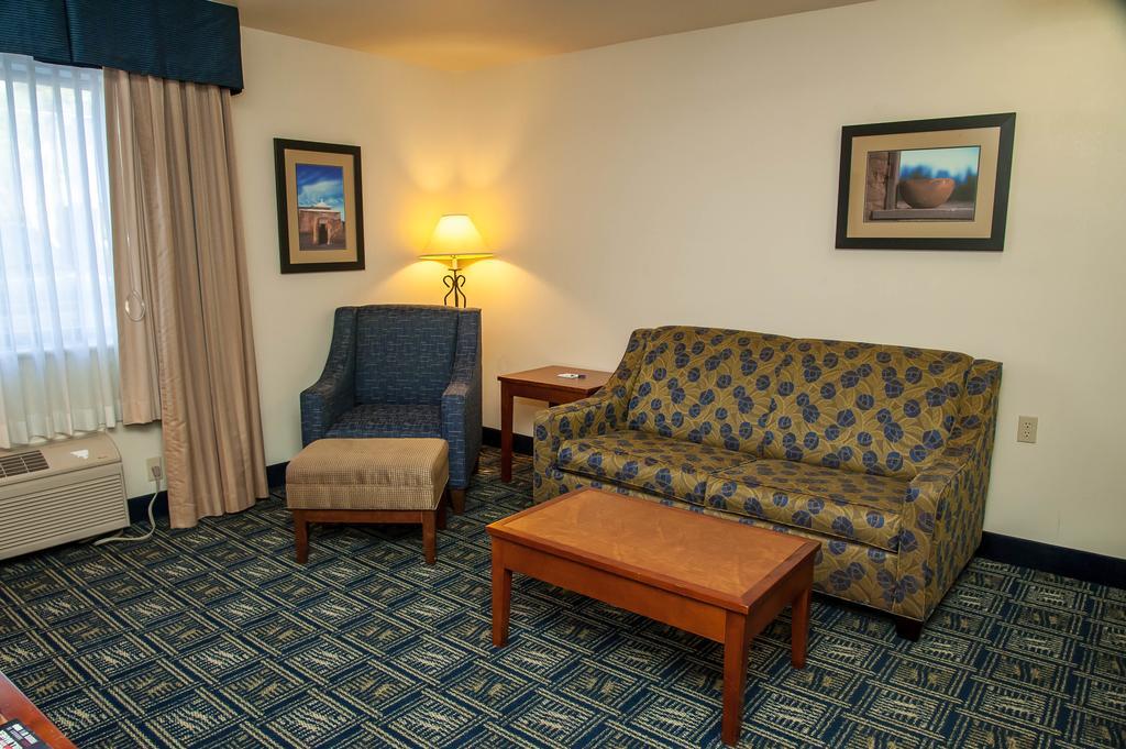 Holiday Inn Express Tucson-Airport By Ihg Exterior photo