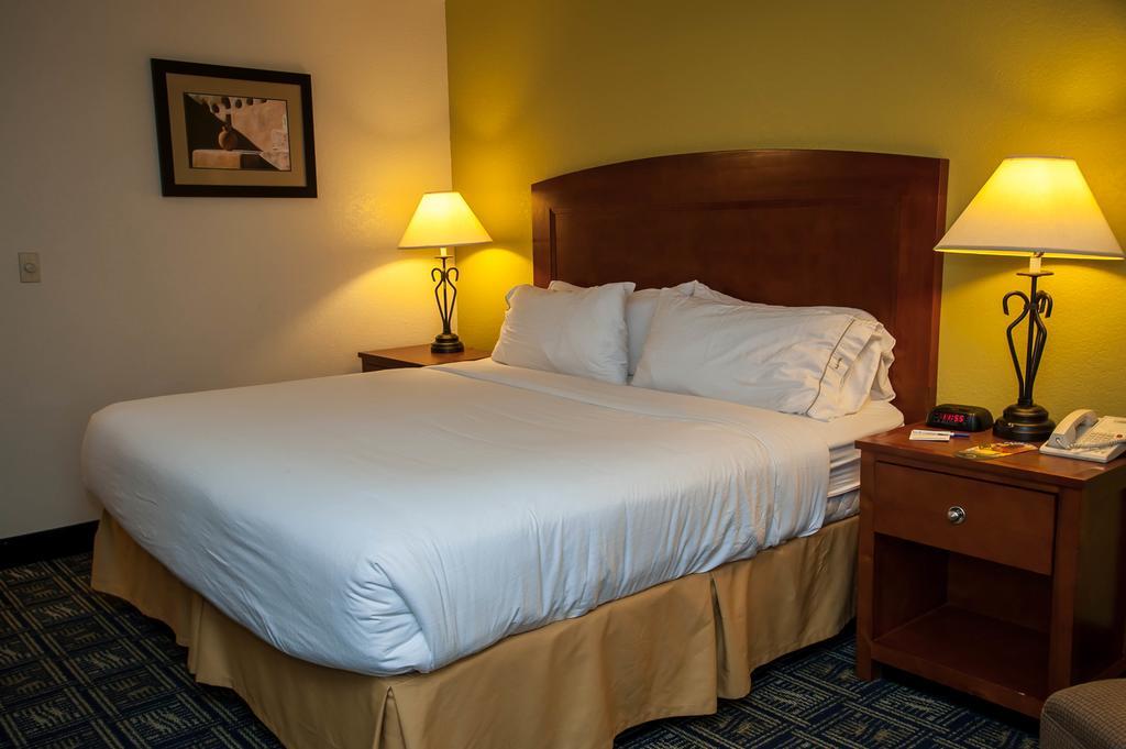 Holiday Inn Express Tucson-Airport By Ihg Exterior photo