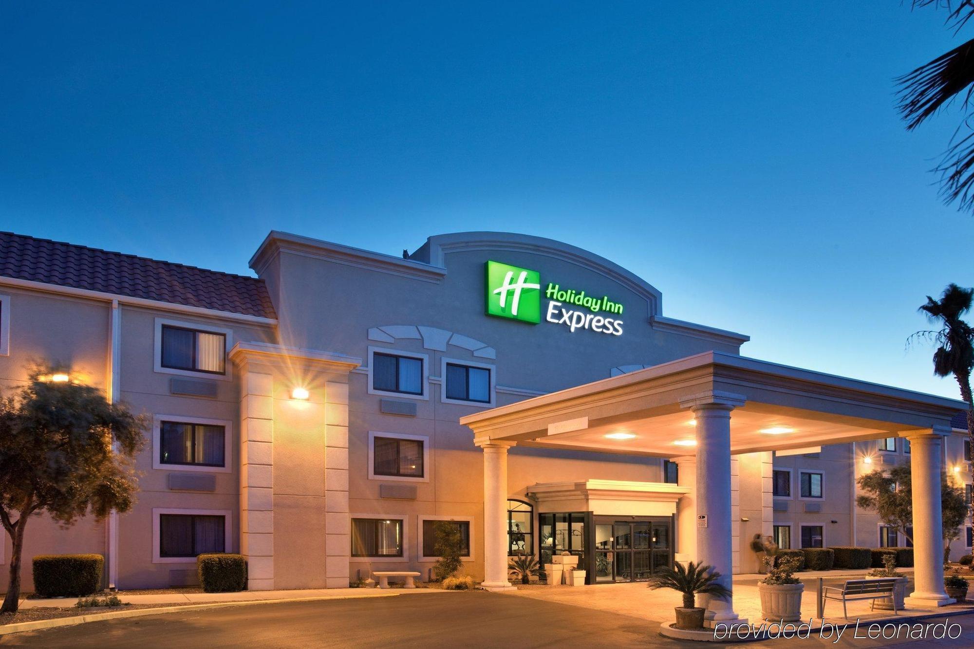 Holiday Inn Express Tucson-Airport By Ihg Exterior photo
